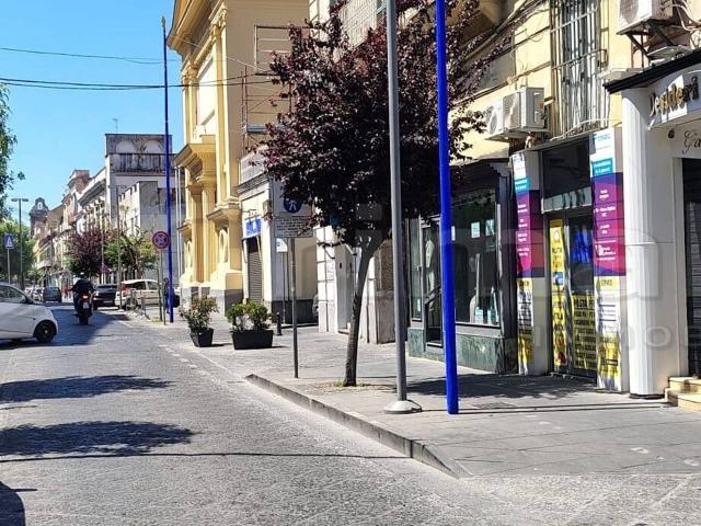 Palazzina commerciale in affitto a Villaricca