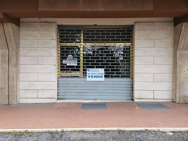 Palazzina commerciale in affitto a Jesi