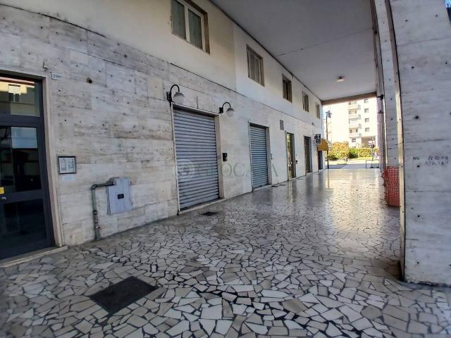 Palazzina commerciale in affitto a La Spezia