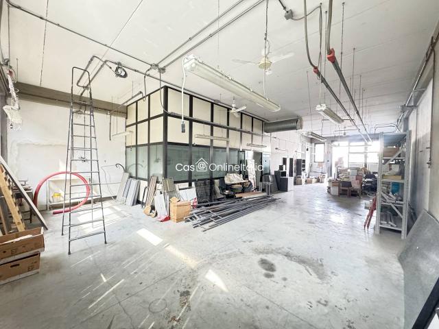 Palazzina commerciale in affitto a Scandicci
