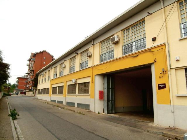Palazzina commerciale in affitto a Torino