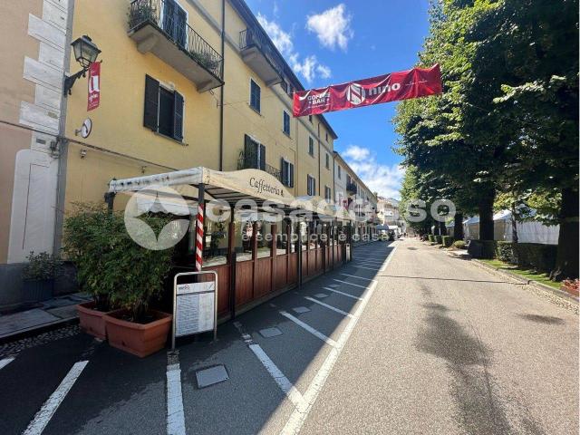 Palazzina commerciale in affitto a Varallo