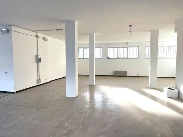 Palazzina commerciale in affitto a Villaverla