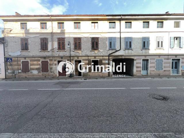 Palazzina commerciale in vendita a Mariano Del Friuli