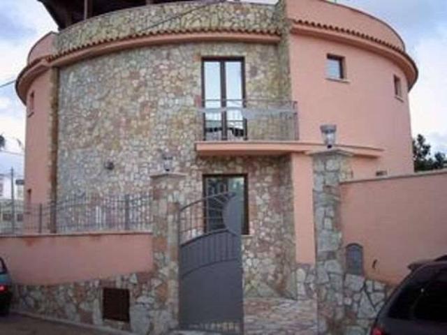 Palazzina commerciale in vendita a Mazara Del Vallo
