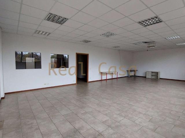 Palazzina commerciale in vendita a Modena
