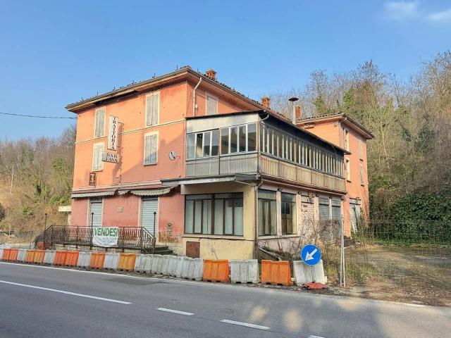 Palazzina commerciale in vendita a Monte San Pietro