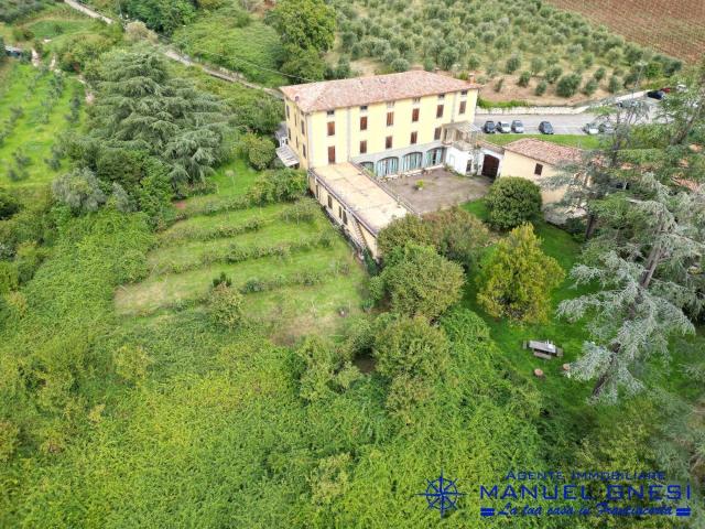 Palazzina commerciale in vendita a Monticelli Brusati