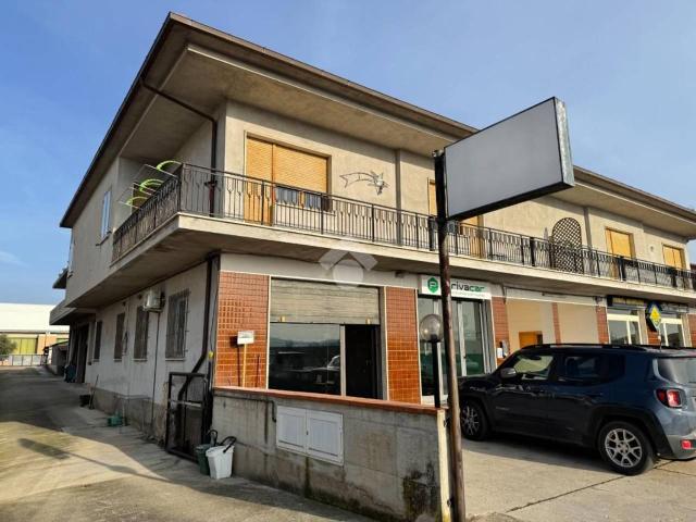 Palazzina commerciale in vendita a Mosciano Sant'Angelo