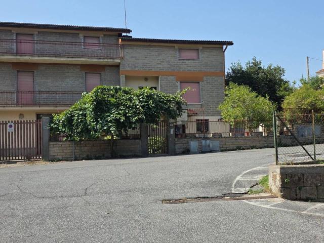 Palazzina commerciale in vendita a Morlupo