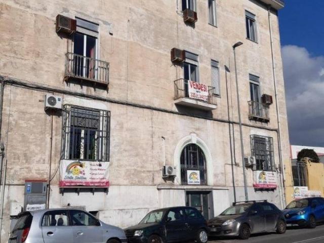 Palazzina commerciale in vendita a Napoli