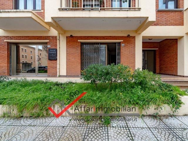 Palazzina commerciale in vendita a Olbia