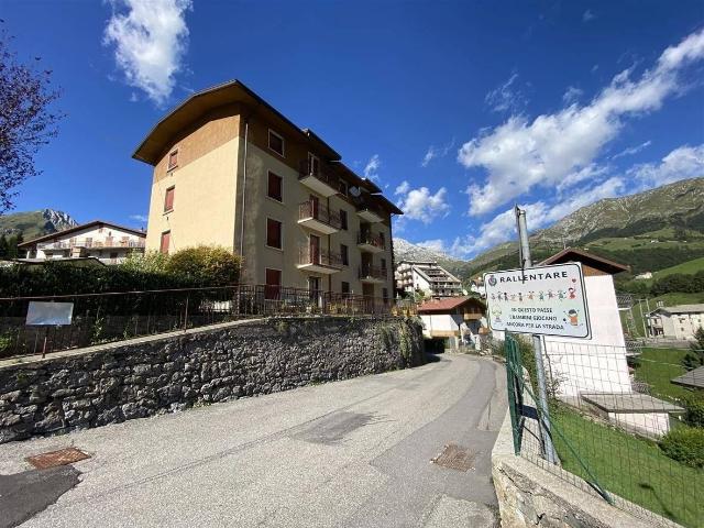 Palazzina commerciale in vendita a Oltre Il Colle