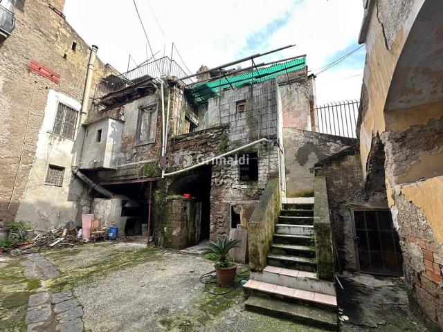 Palazzina commerciale in vendita a Acerra