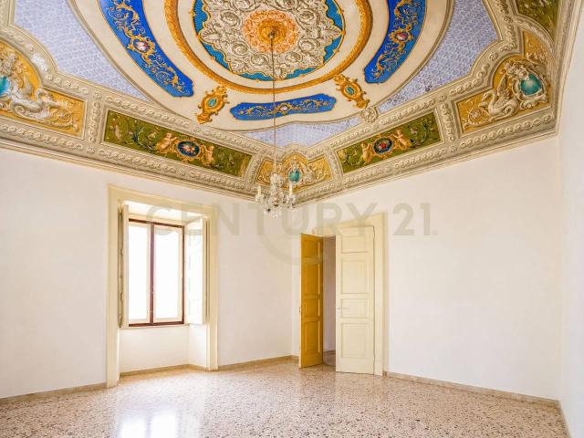 Palazzina commerciale in vendita a Acireale