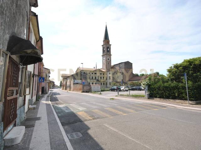 Palazzina commerciale in vendita a Albaredo D'Adige