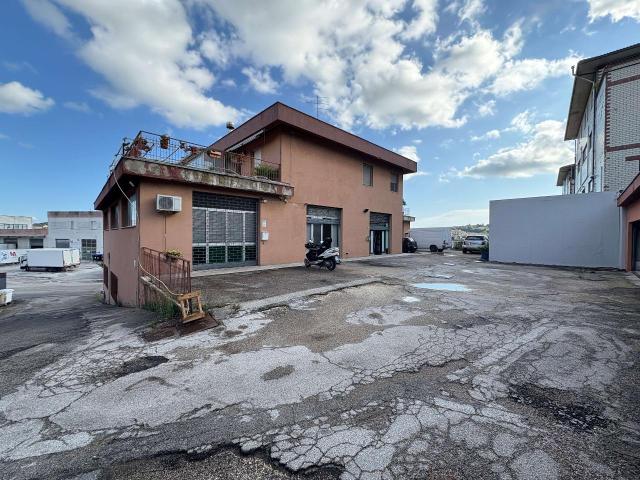 Palazzina commerciale in vendita a Ancona