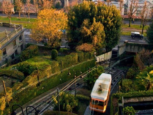 Palazzina commerciale in vendita a Bergamo