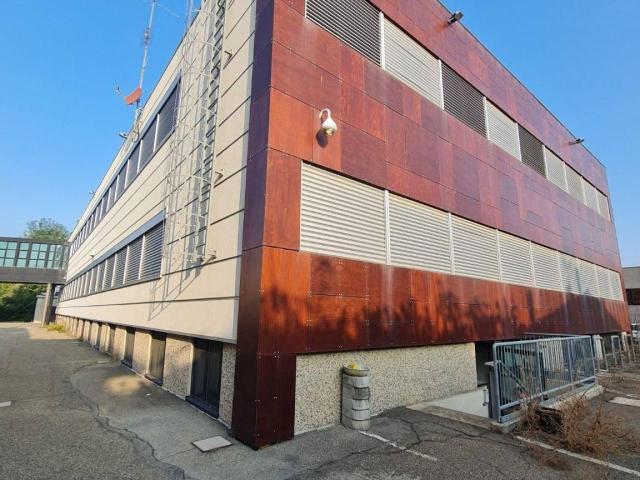 Palazzina commerciale in vendita a Bologna