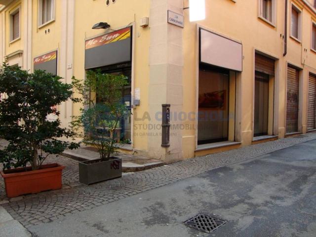 Palazzina commerciale in vendita a Bologna