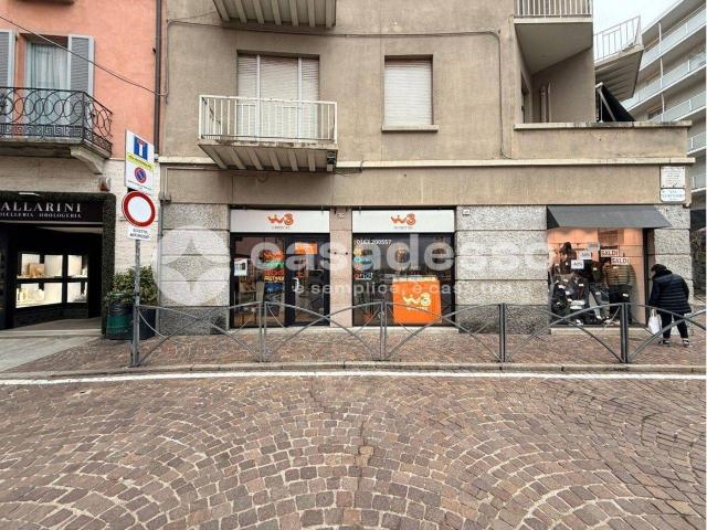 Palazzina commerciale in vendita a Borgosesia