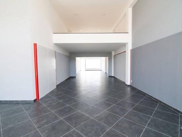 Palazzina commerciale in vendita a Cagliari