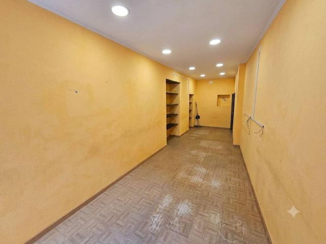 Palazzina commerciale in vendita a Campomorone