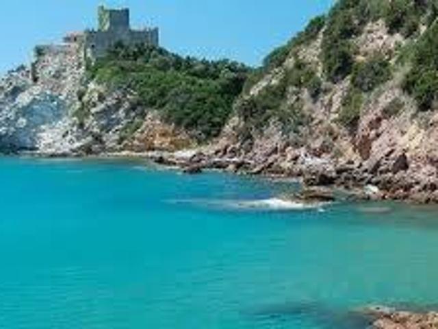 Palazzina commerciale in vendita a Castiglione Della Pescaia