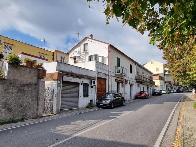 Palazzina commerciale in vendita a Catanzaro