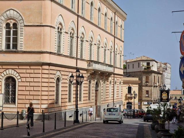 Palazzina commerciale in vendita a Catanzaro