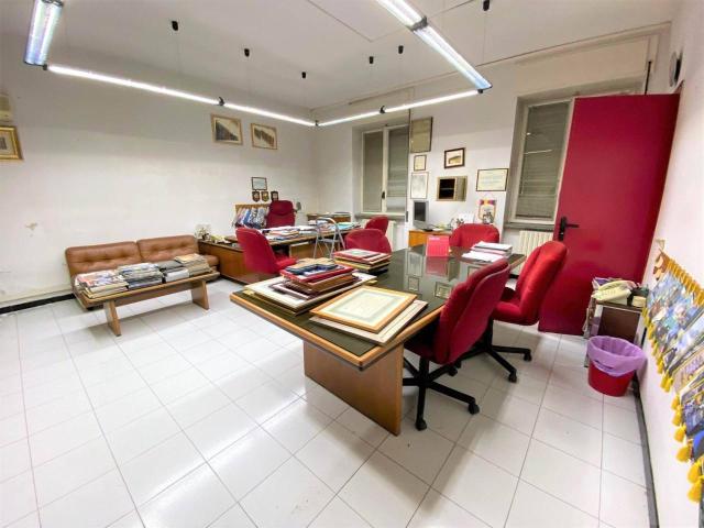 Palazzina commerciale in vendita a Catanzaro