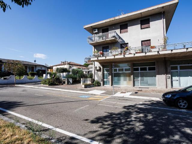 Palazzina commerciale in vendita a Cesena