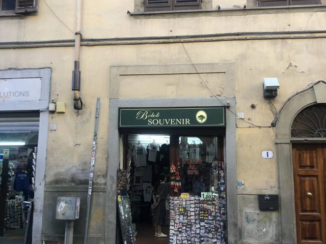 Palazzina commerciale in vendita a Firenze
