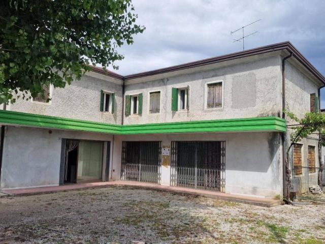 Palazzina commerciale in vendita a Fontanafredda