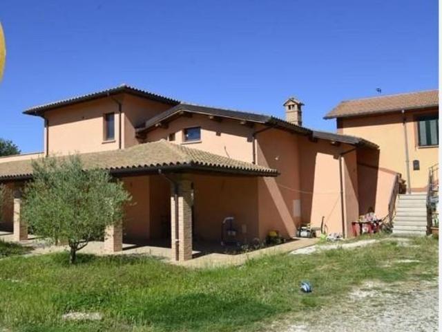 Palazzina commerciale in vendita a Gubbio