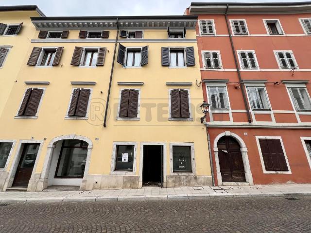 Palazzina commerciale in vendita a Gorizia