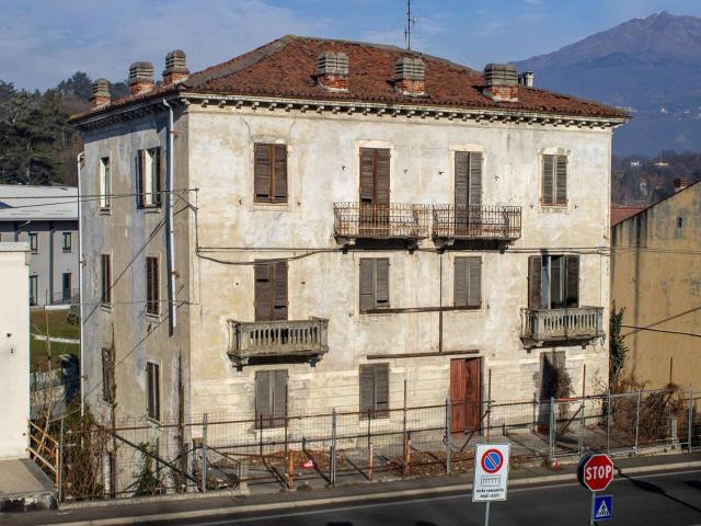 Palazzina commerciale in vendita a Ivrea