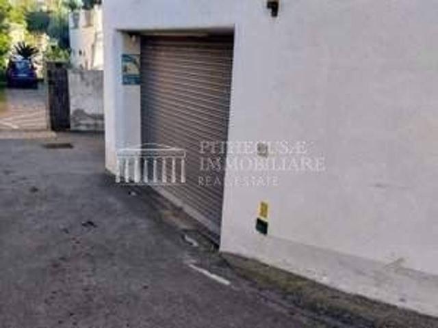 Palazzina commerciale in vendita a Ischia