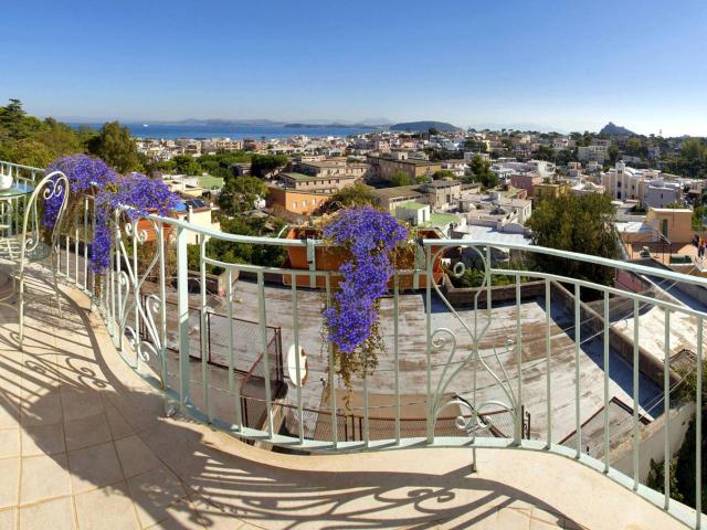 Palazzina commerciale in vendita a Ischia