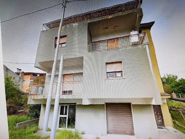 Palazzina commerciale in vendita a Lattarico