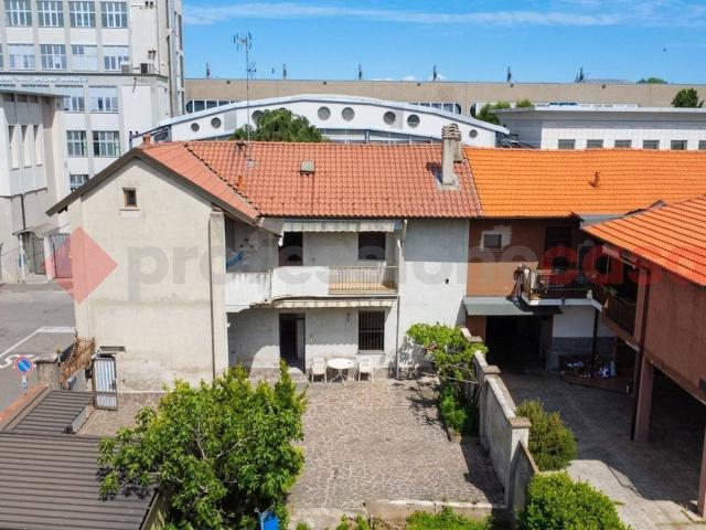 Palazzina commerciale in vendita a Legnano