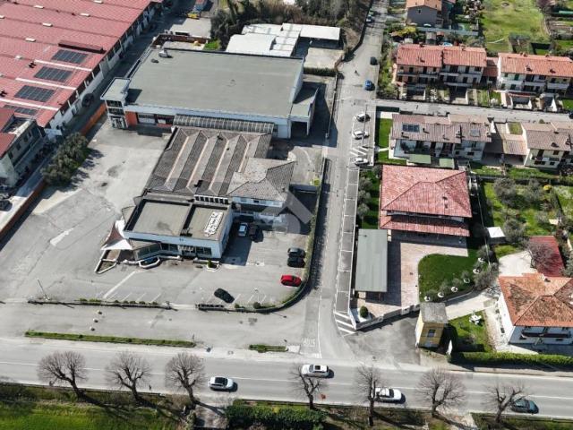 Palazzina commerciale in vendita a Puegnago del Garda