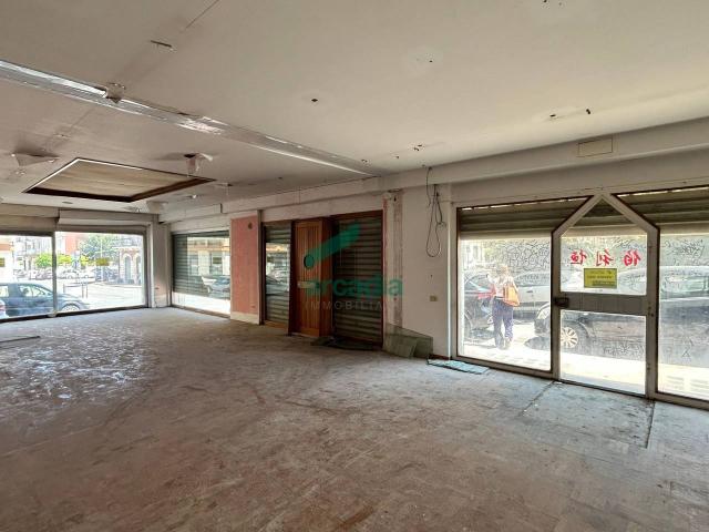 Palazzina commerciale in vendita a Putignano