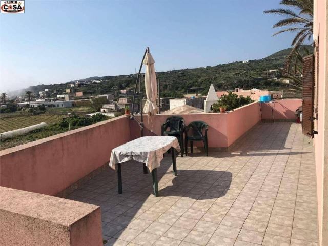 Palazzina commerciale in vendita a Pantelleria