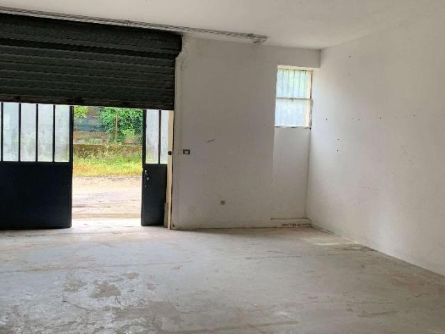 Palazzina commerciale in vendita a Pesaro