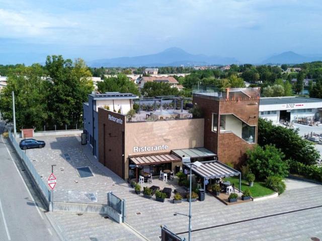 Palazzina commerciale in vendita a Peschiera Del Garda