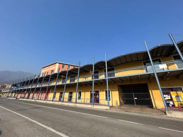 Palazzina commerciale in vendita a Perosa Argentina