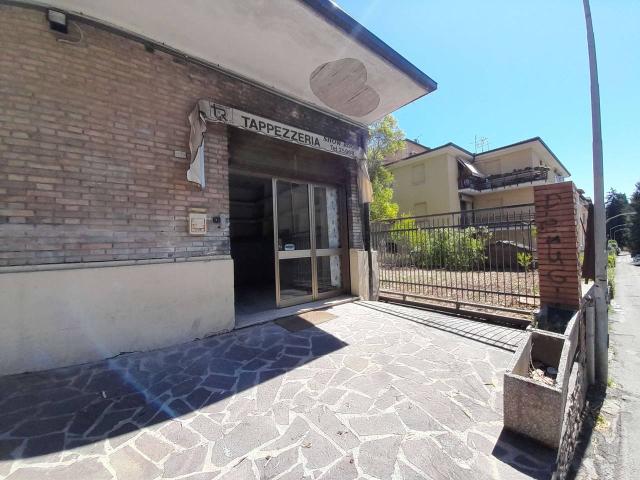 Palazzina commerciale in vendita a Perugia