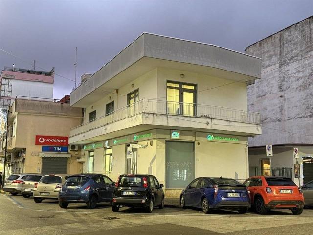 Palazzina commerciale in vendita a Pomigliano D'Arco