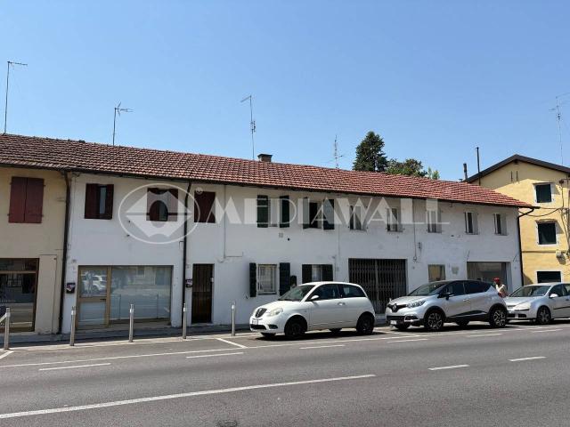 Palazzina commerciale in vendita a Pordenone